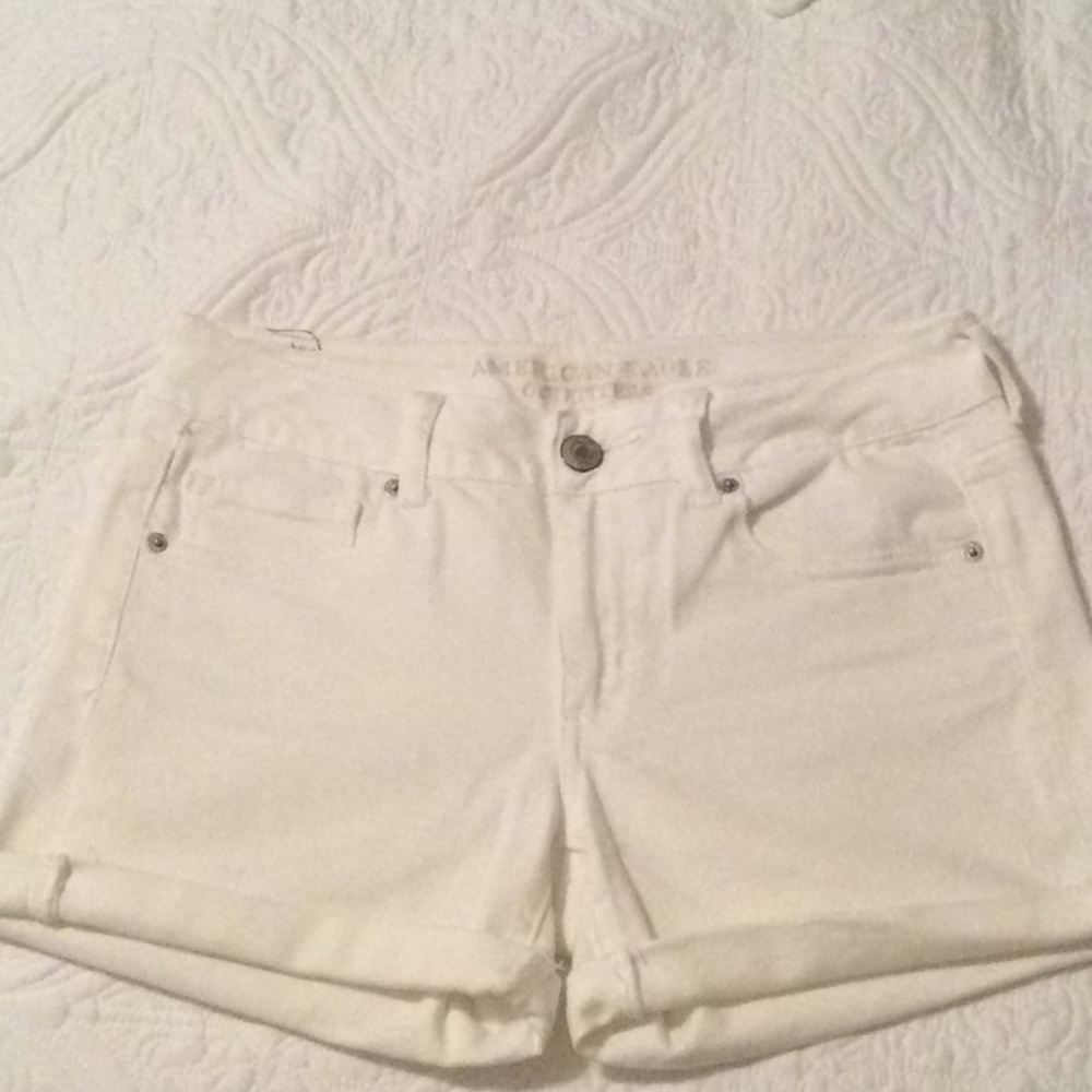 Stretchy White Cuff Shorts